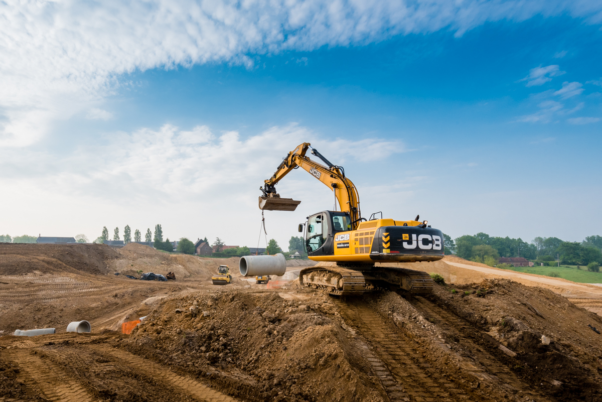 Chantier de construction d'un pont sur voie feroviaire